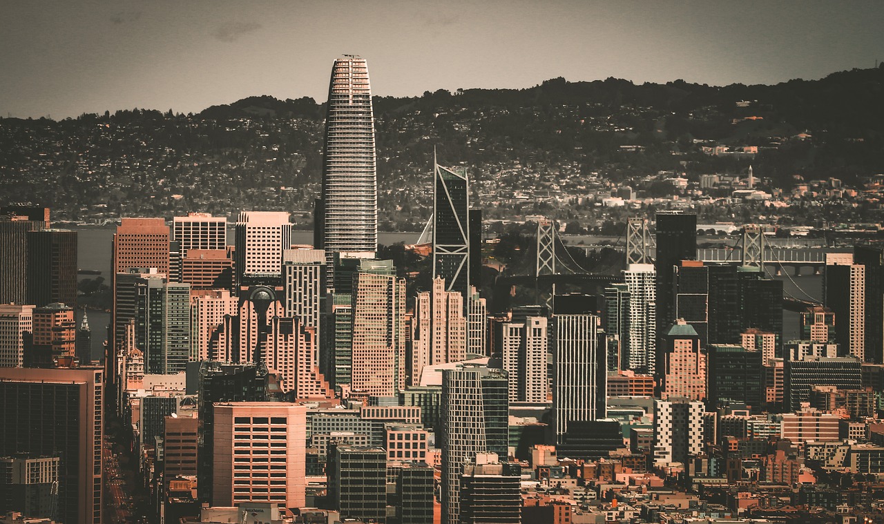 曼城4-0大胜纽卡！重返英超前四，马尔穆什帽子戏法，麦卡蒂破门.